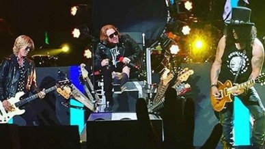 Guns N' Roses at T-Mobile Arena on April 8, 2016